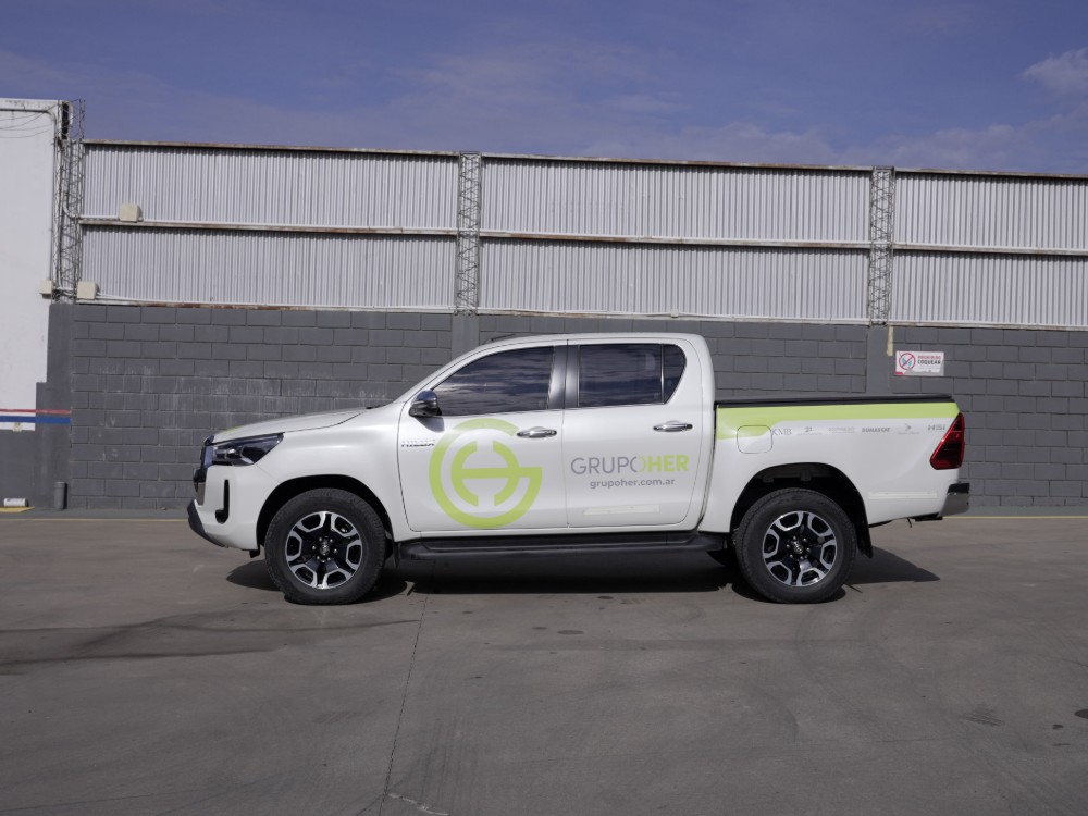 Toyota Hilux SRX — foto 3
